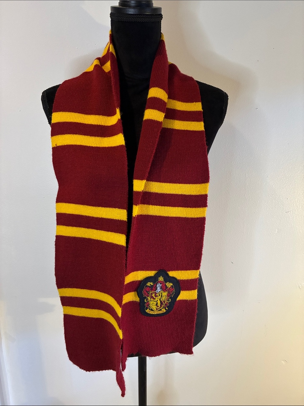 Wizarding World Harry Potter Griffindor scarf striped house crest patch costume